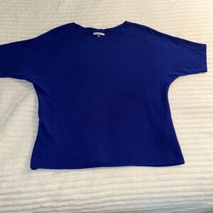 Super soft blue knit sweater with diamond pattern. Short sleeves. Size XL